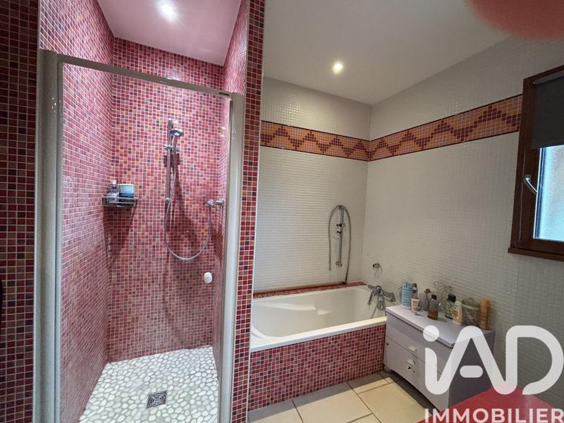 Maison - 213 m² - 7 pièces