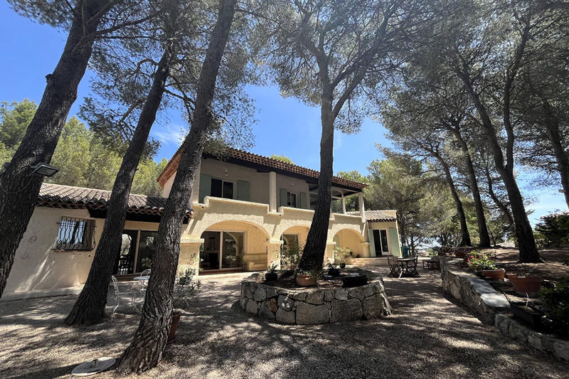 Maison - 257 m² - 10 pièces