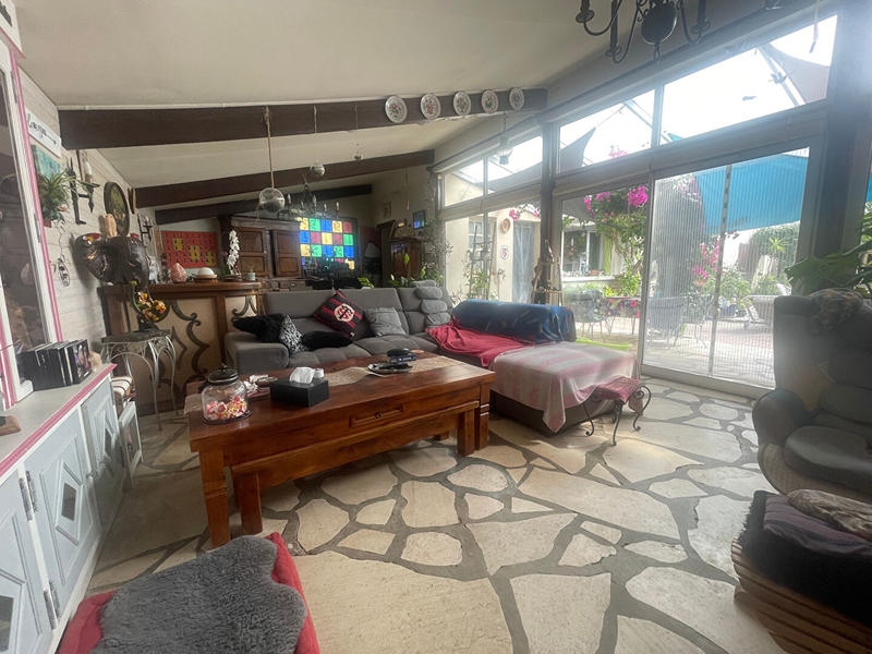 Maison - 233 m² - 9 pièces