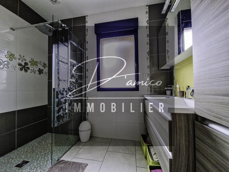 Maison - 214 m² - 10 pièces