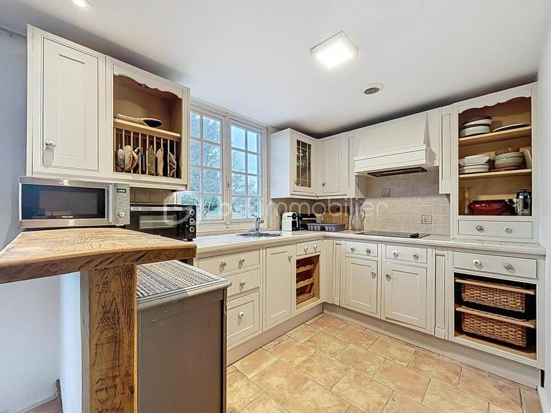 Maison traditionnelle - 210 m² - 7 pièces