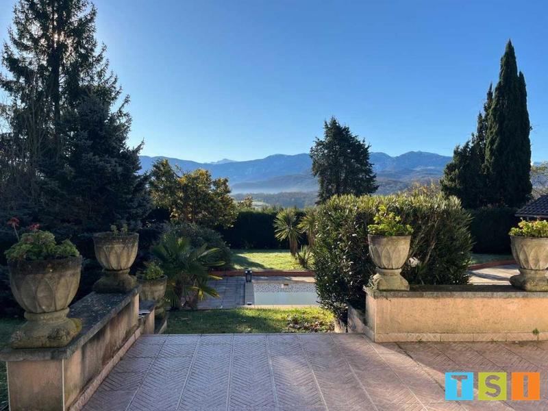 Maison - 365 m² - 7 pièces