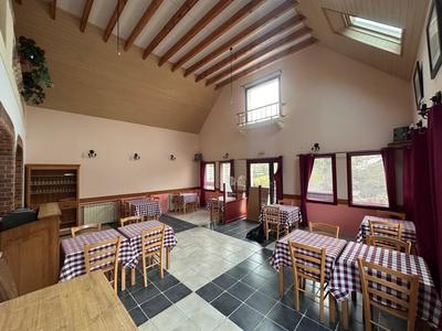 Local commercial - 128 m² - 2 pièces