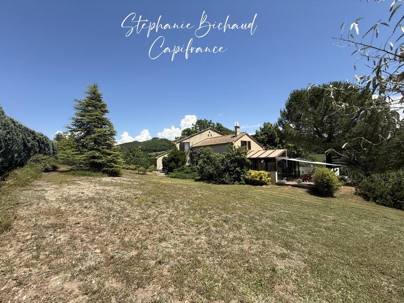 Maison - 212 m² - 7 pièces