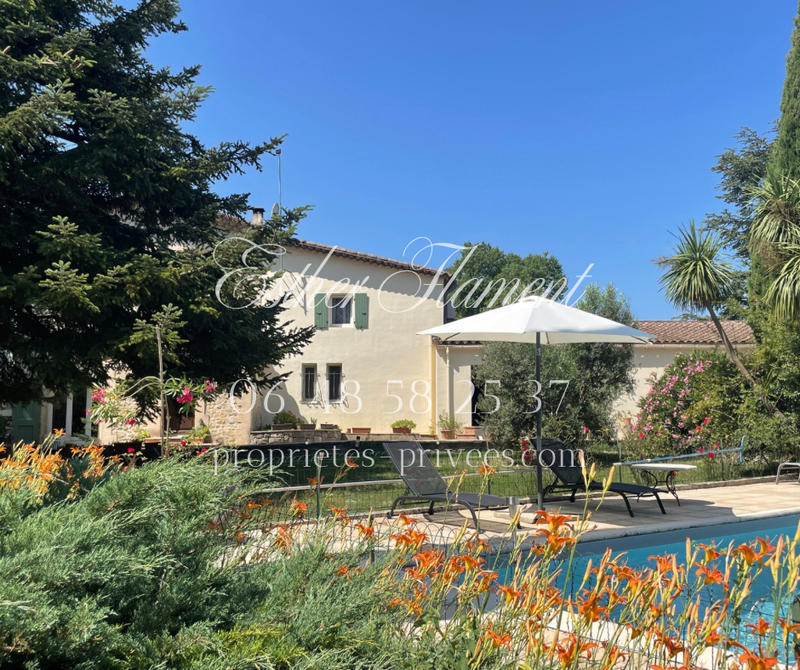 Mas - 242 m² - 8 pièces