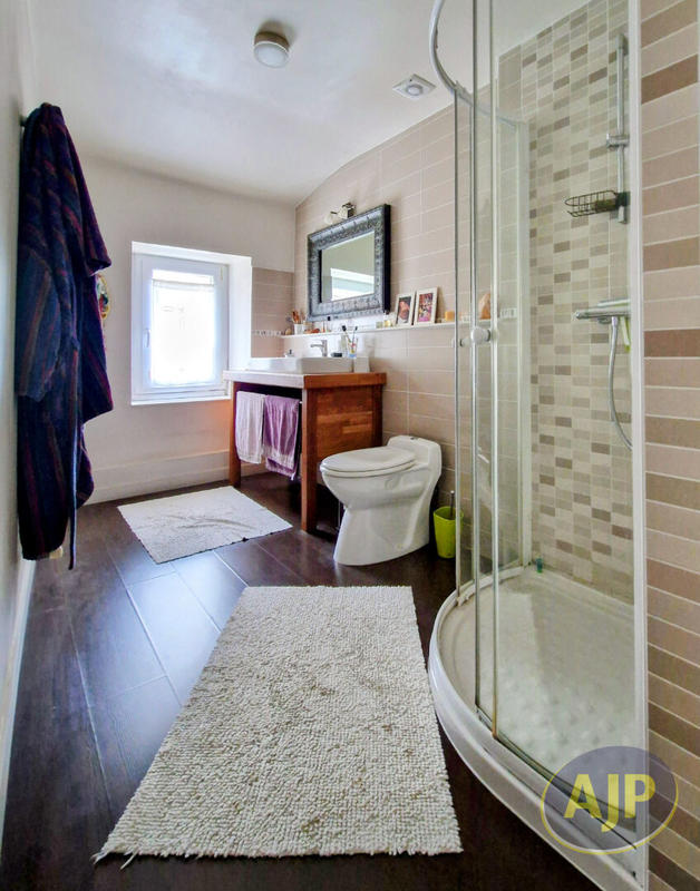 Maison - 180 m² - 7 pièces