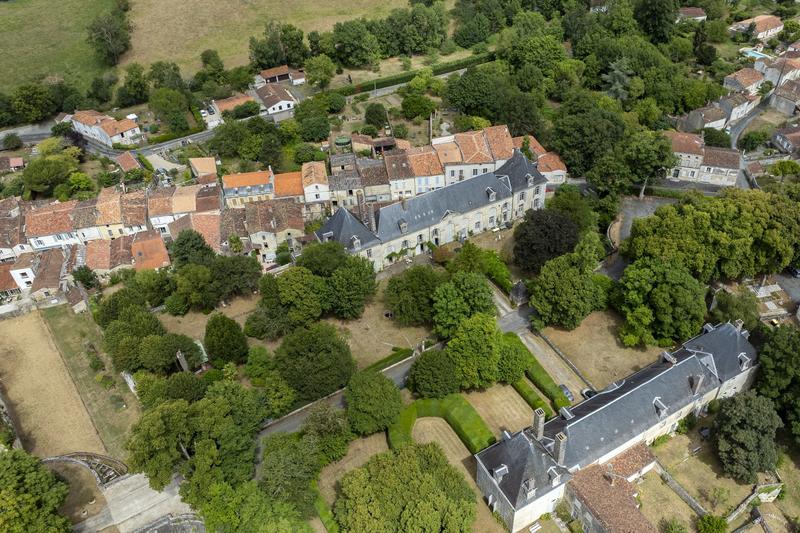 Château - 360 m² - 12 pièces