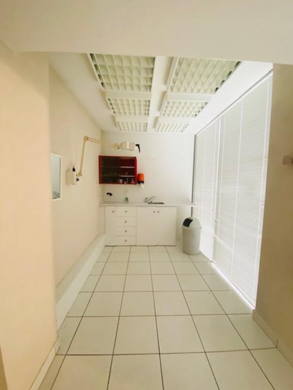 Local commercial - 331 m² - 25 pièces