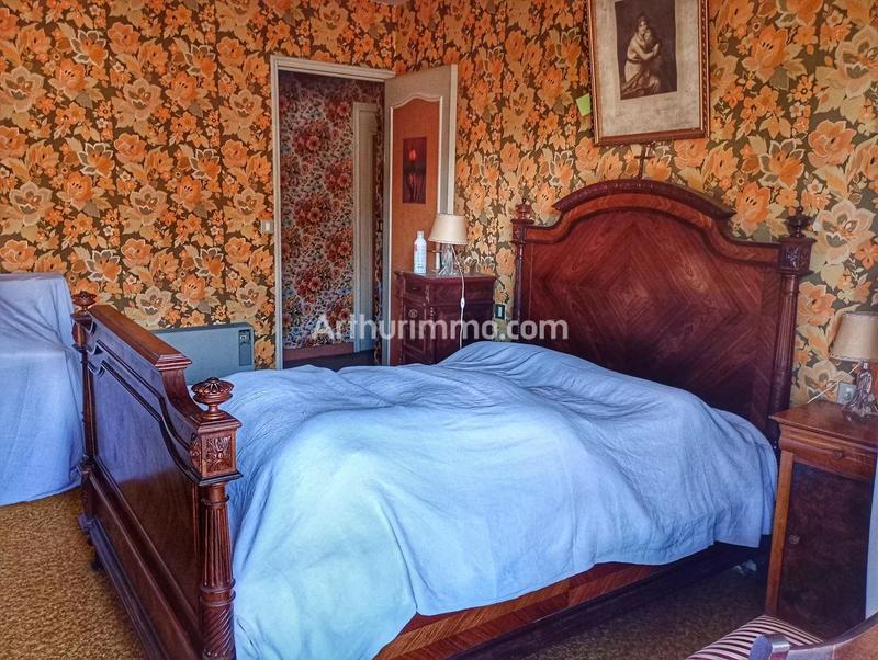 Maison - 243 m² - 8 pièces