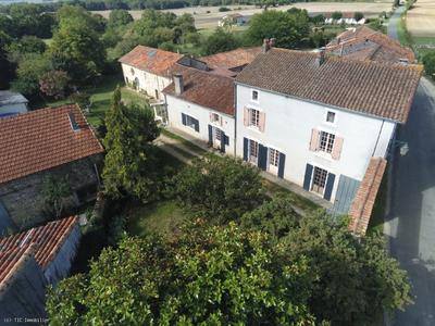 Maison de village - 315 m² - 11 pièces