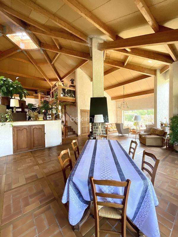 Maison d'architecte - 260 m² - 9 pièces