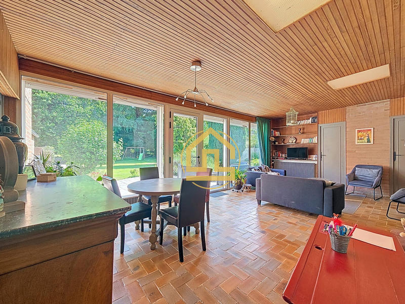 Maison - 212 m² - 7 pièces