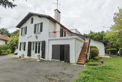 Maison - 217 m² - 7 pièces