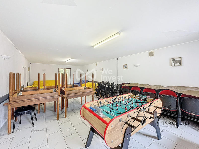 Maison - 460 m² - 8 pièces