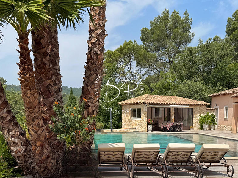 Maison - 244 m² - 7 pièces