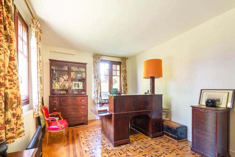 Maison - 400 m² - 8 pièces