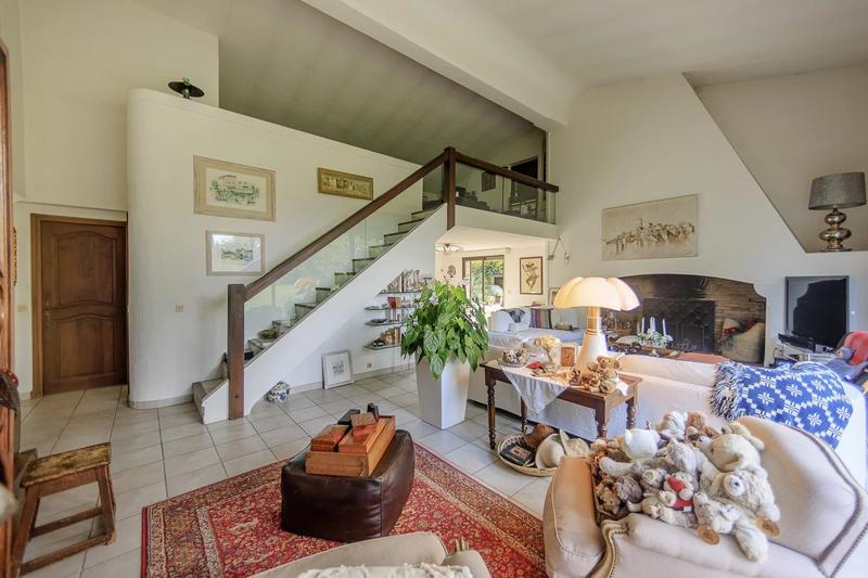 Maison - 250 m² - 7 pièces