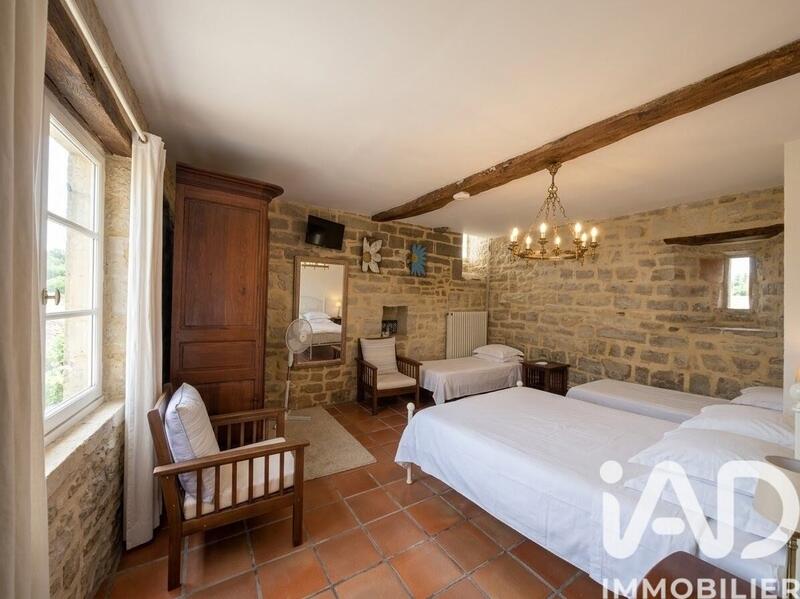 Maison - 270 m² - 13 pièces