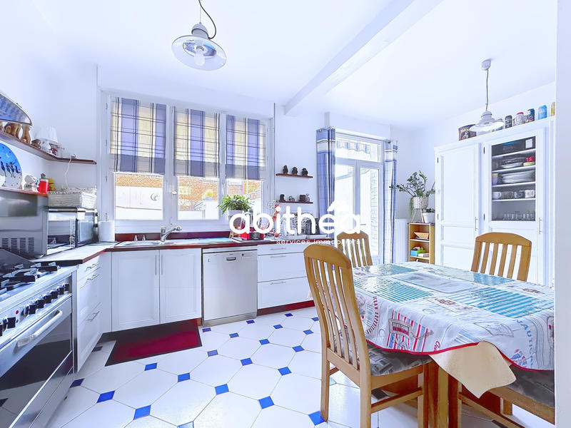 Maison - 318 m² - 8 pièces