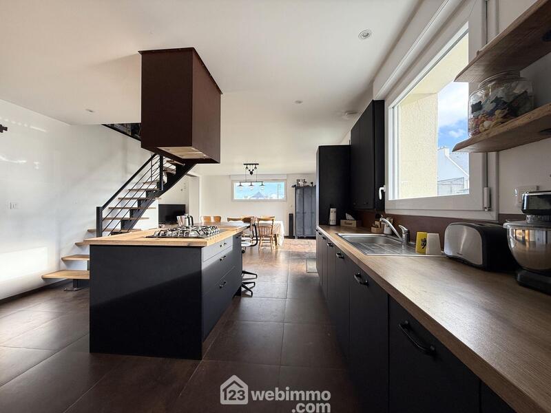 Maison - 90 m² - 5 pièces