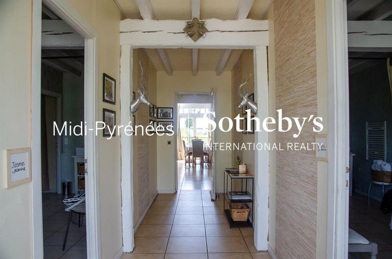 Maison - 655 m² - 13 pièces