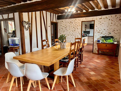 Maison - 180 m² - 8 pièces