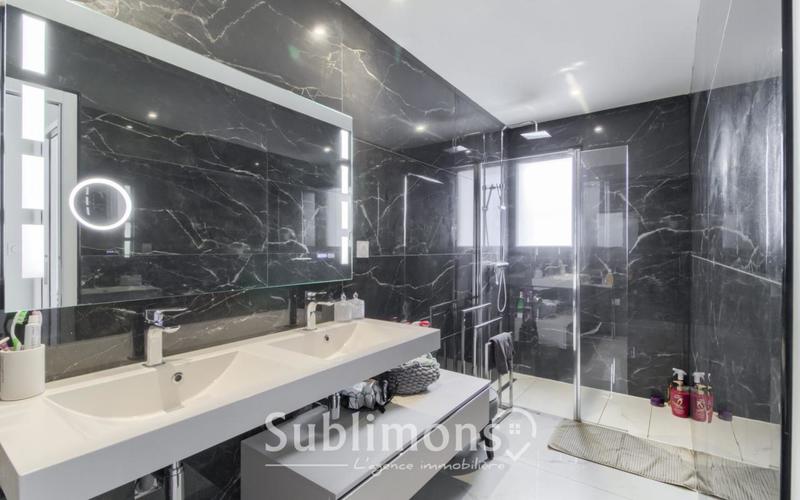 Maison - 192 m² - 7 pièces