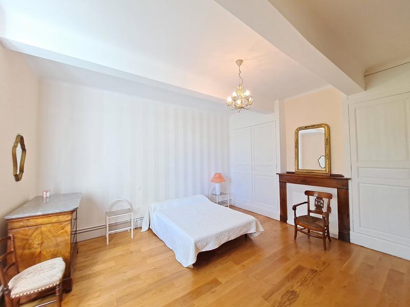 Maison - 292 m² - 14 pièces