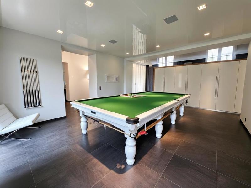 Maison - 1 200 m² - 16 pièces