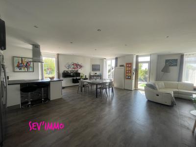 Maison - 183 m² - 7 pièces