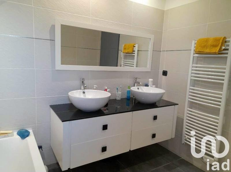 Maison - 214 m² - 9 pièces