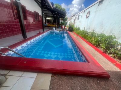 Maison - 232 m² - 10 pièces