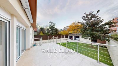 Maison - 215 m² - 5 pièces