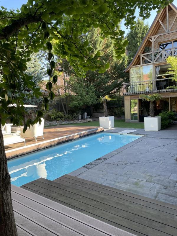 Maison traditionnelle - 650 m² - 11 pièces