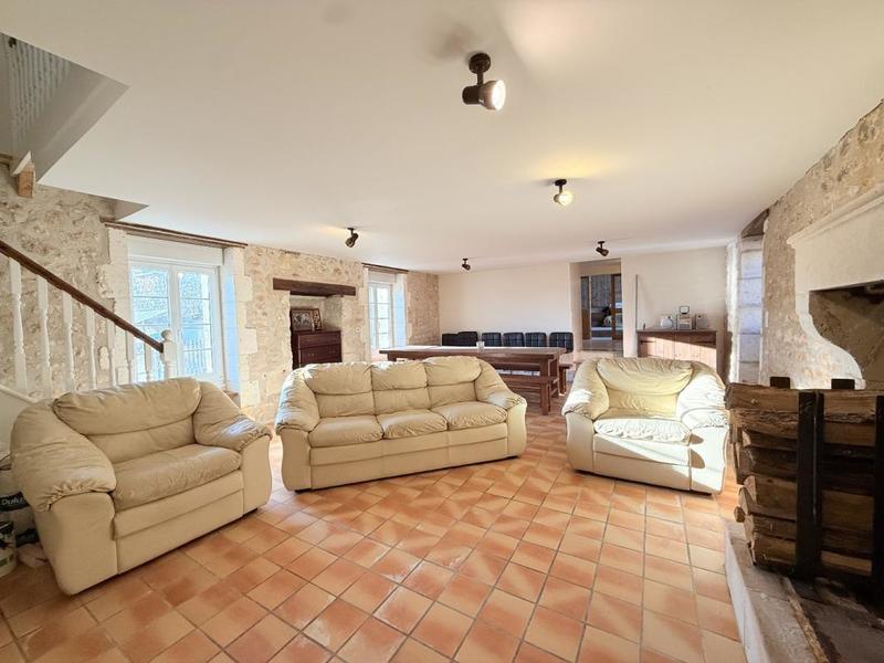 Maison - 250 m² - 6 pièces