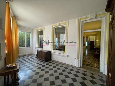 Propriété - 240 m² - 11 pièces