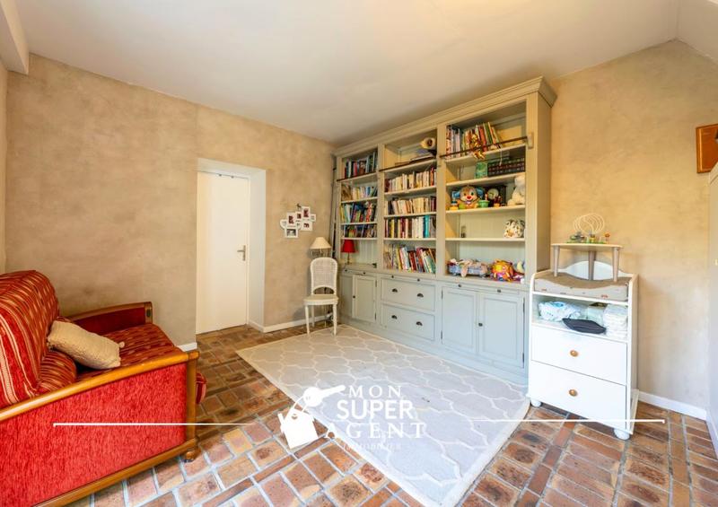 Maison - 202 m² - 7 pièces