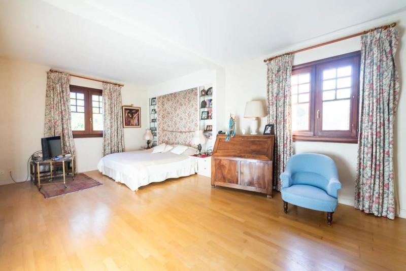 Maison - 400 m² - 8 pièces