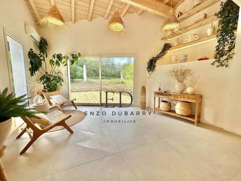 Maison - 260 m² - 6 pièces