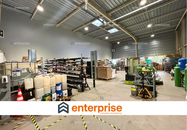 Local d'activité / Entrepôt - 741 m²