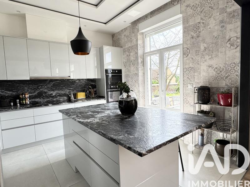 Maison - 212 m² - 8 pièces