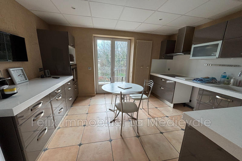 Maison - 200 m² - 9 pièces