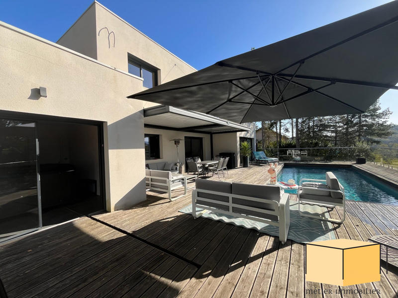 Villa - 207 m² - 6 pièces