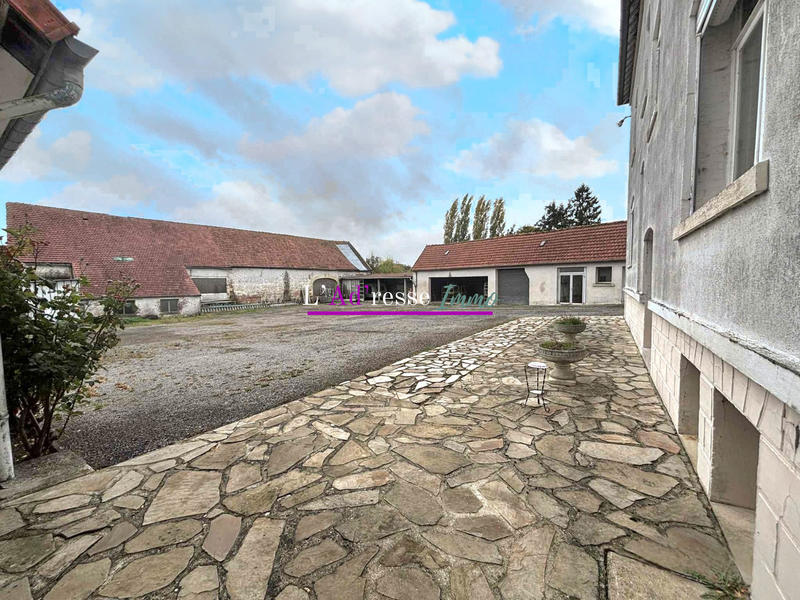 Maison traditionnelle - 238 m² - 7 pièces