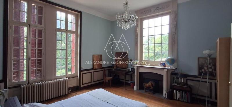 Château - 1 000 m² - 18 pièces