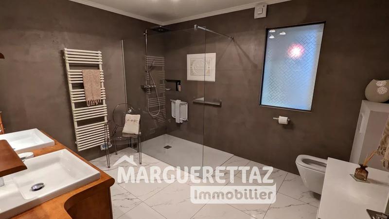 Maison - 250 m² - 9 pièces