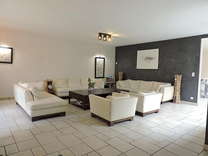 Maison - 329 m² - 12 pièces