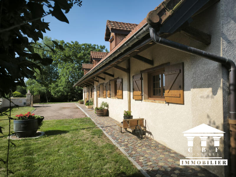 Maison ancienne - 208 m² - 9 pièces