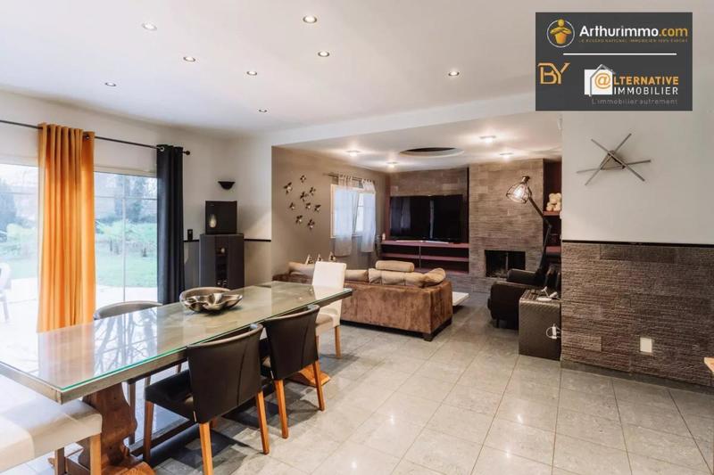 Maison - 244 m² - 9 pièces