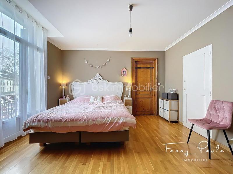 Demeure - 270 m² - 8 pièces